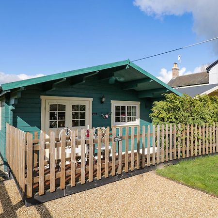 The Nook Villa Swindon Exterior foto